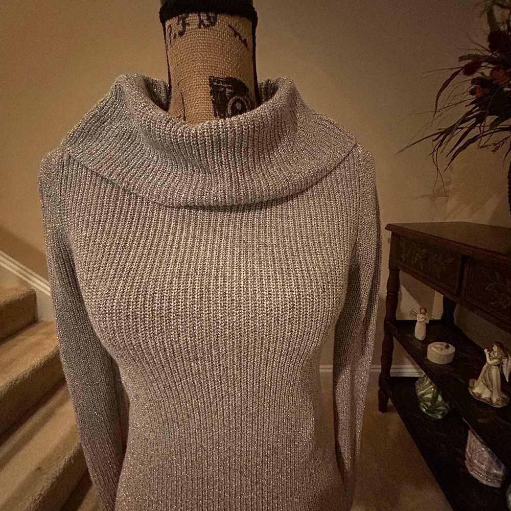 White House Black Market sweater - Picture 3 of 5